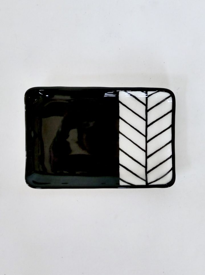 Sous-tasse noire chevron